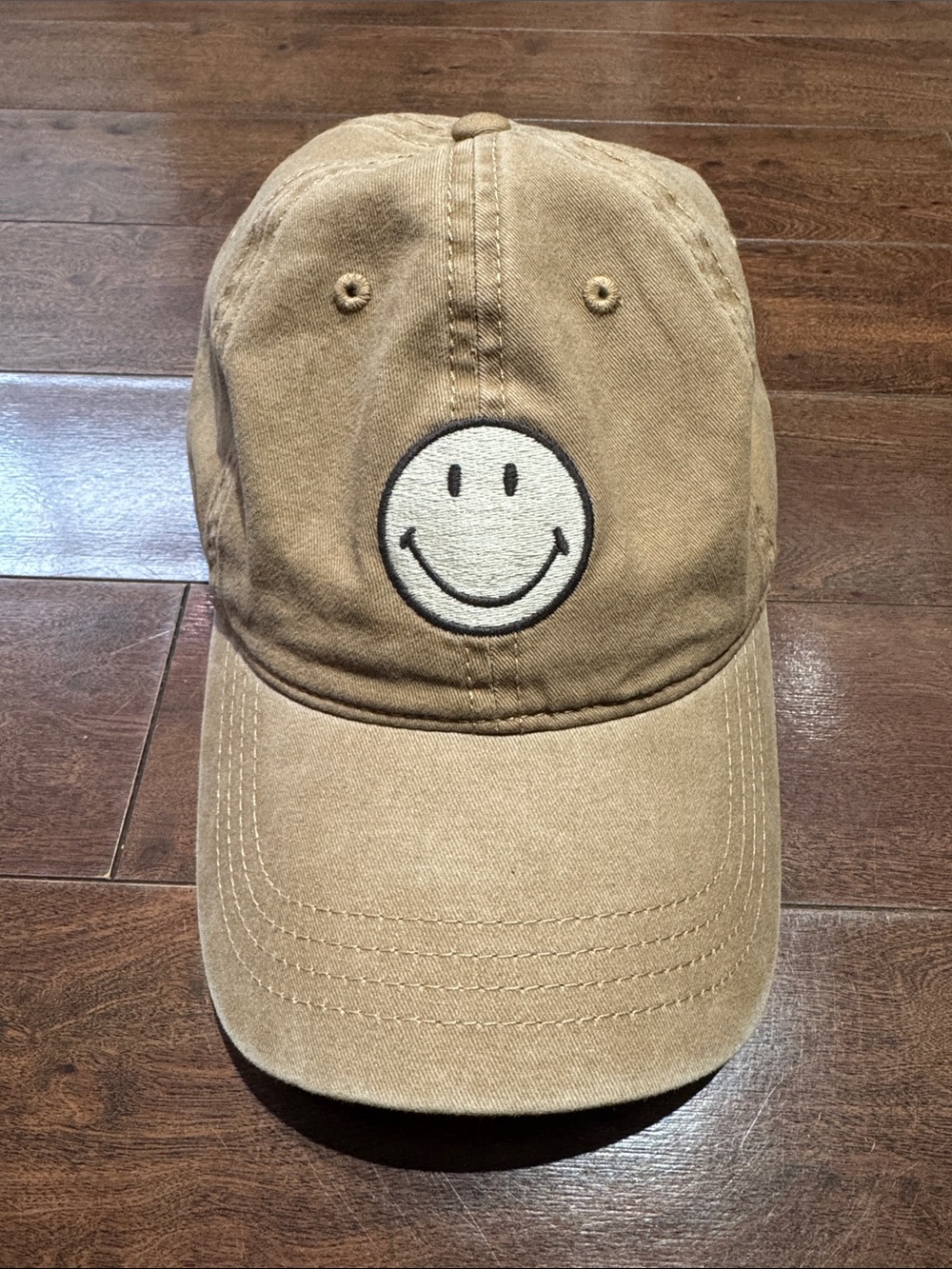 American Eagle Smiley Face Hat in Khaki